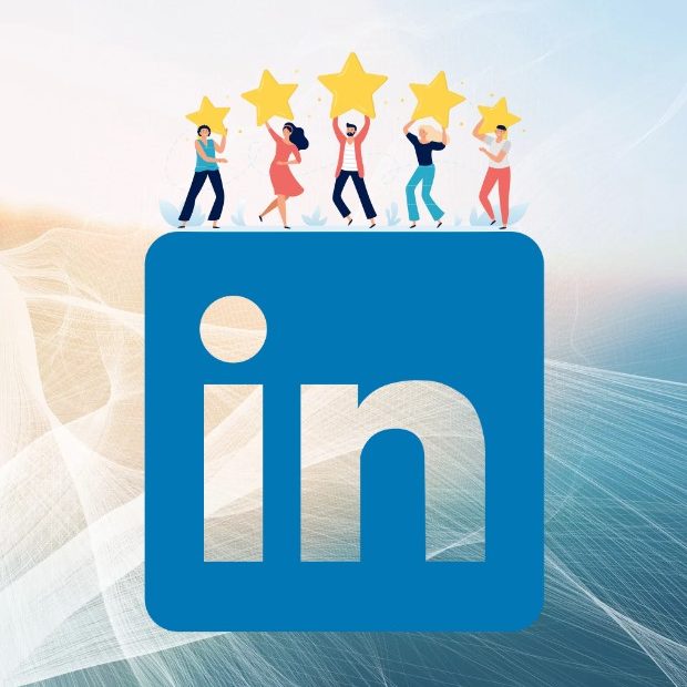 logo LinkedIn avec 5 clients debouts dessus